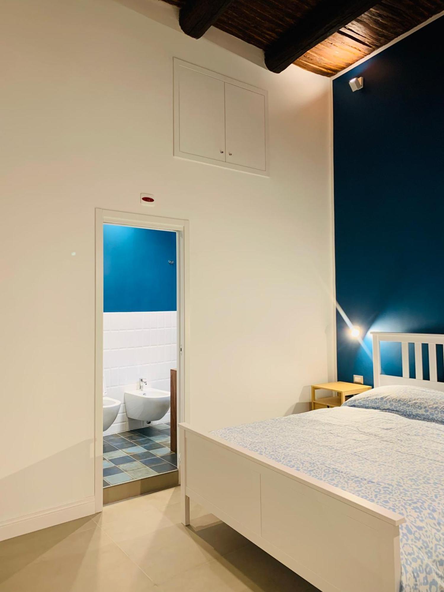 Fafa Apartment City Center Наполи Екстериор снимка